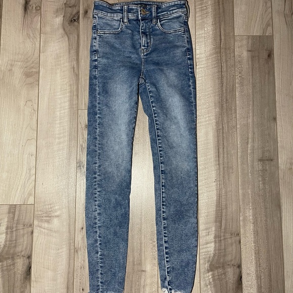 American Eagle High Waisted Skinny Jeans! - Picture 2 of 4